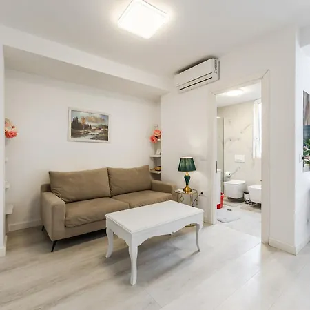 Leo's Garden View By Pikhost Apartman