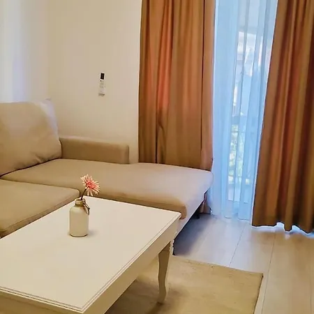 Apartament Leo's Garden View